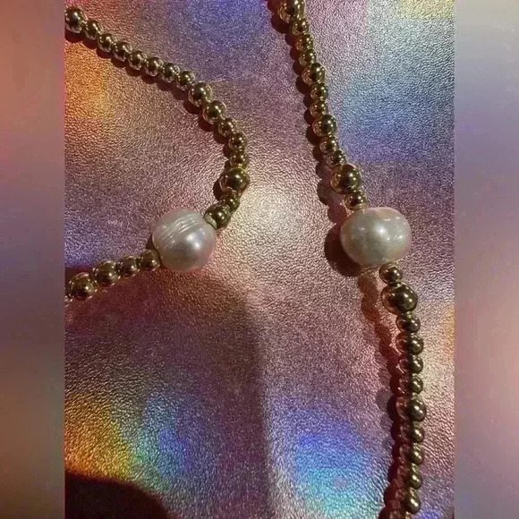 Elegant Gold and Pearl Necklace - Picture 3 of 7